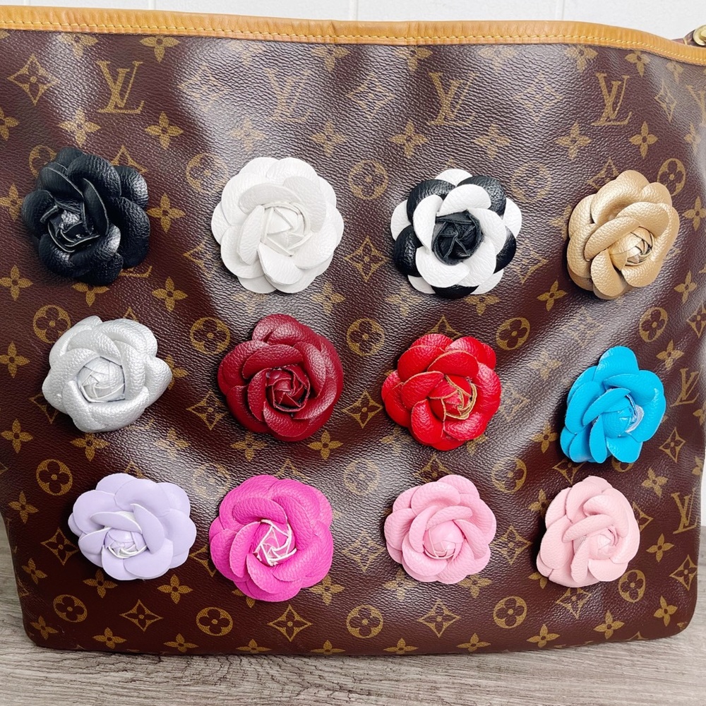 Camellia Flower Vegan Leather Magnetic Bag Charm - Picture 9 of 9